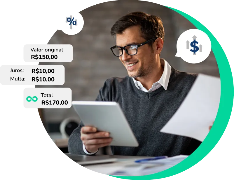 Homem com tablet em mão analisando relatórios